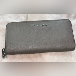 Michael Kors Jet Set Travel Continental Wallet